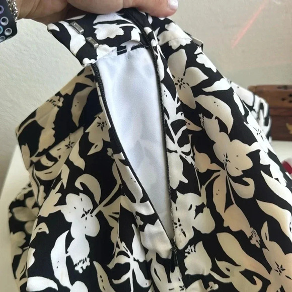 Tehama Black & White Floral Golf Skort - Size 10 - Picture 9 of 13